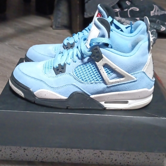 Jordan 4s retro university blues GS